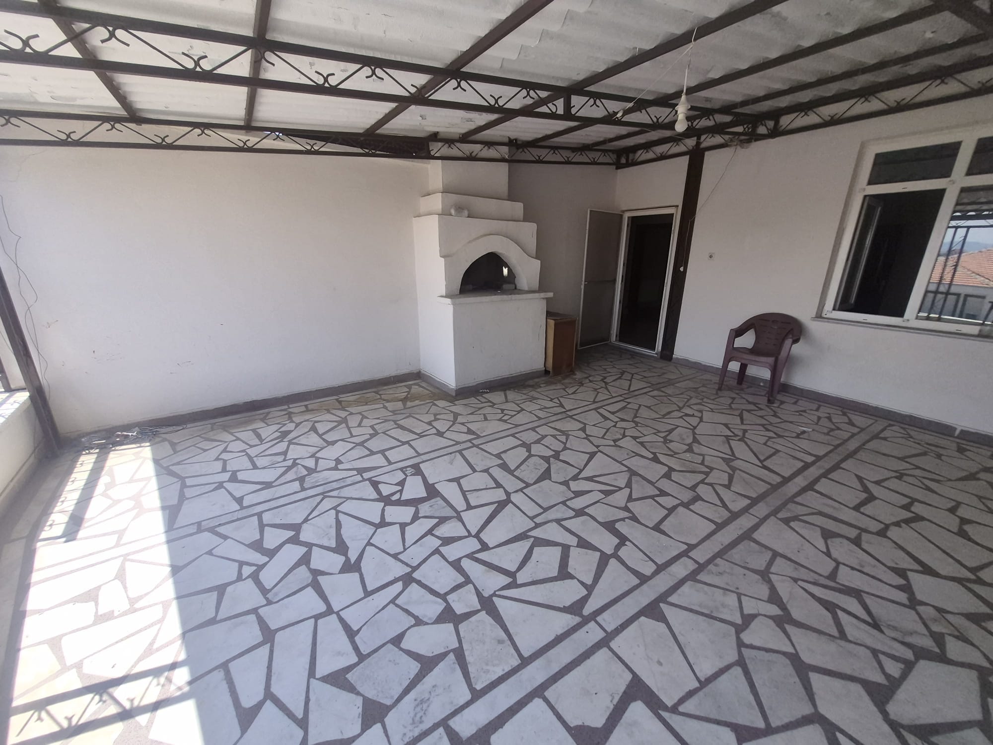 İMARET MAHALLESİ 2+1 ÇATI KATI KİRALIK DAİRE