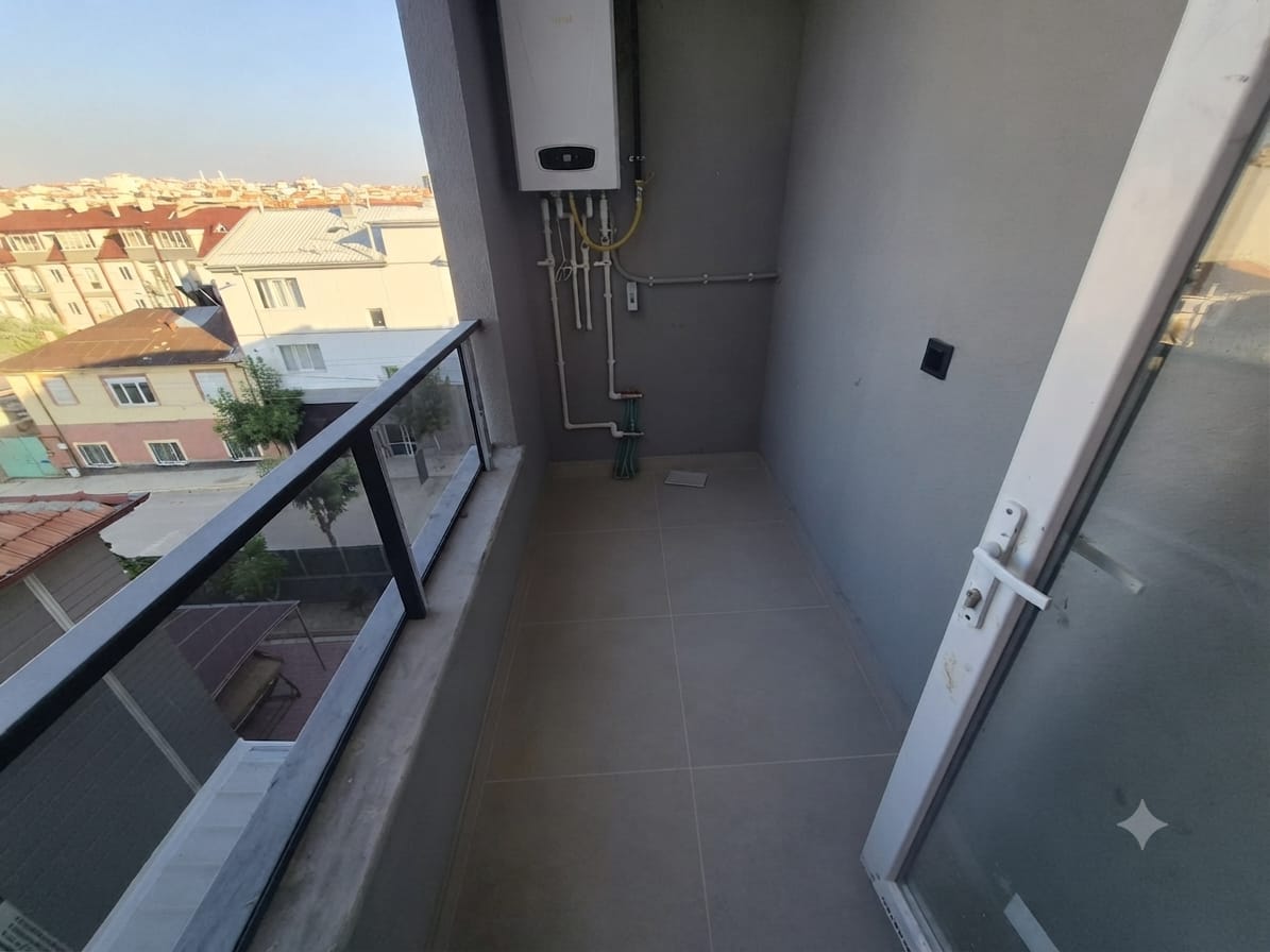 YENİ MAHALLEDE 1+1 SIFIR ASANSÖRLÜ APART